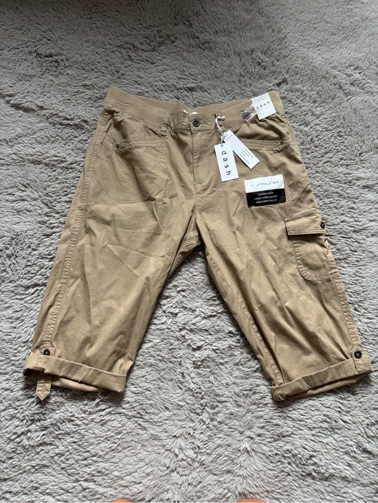 dash Pants - NWT Dash Khaki Cargo Capris size Large